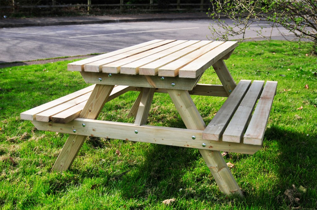 Traditional Wood Picnic Table Design Ideas. @wooden-workshop.co.uk