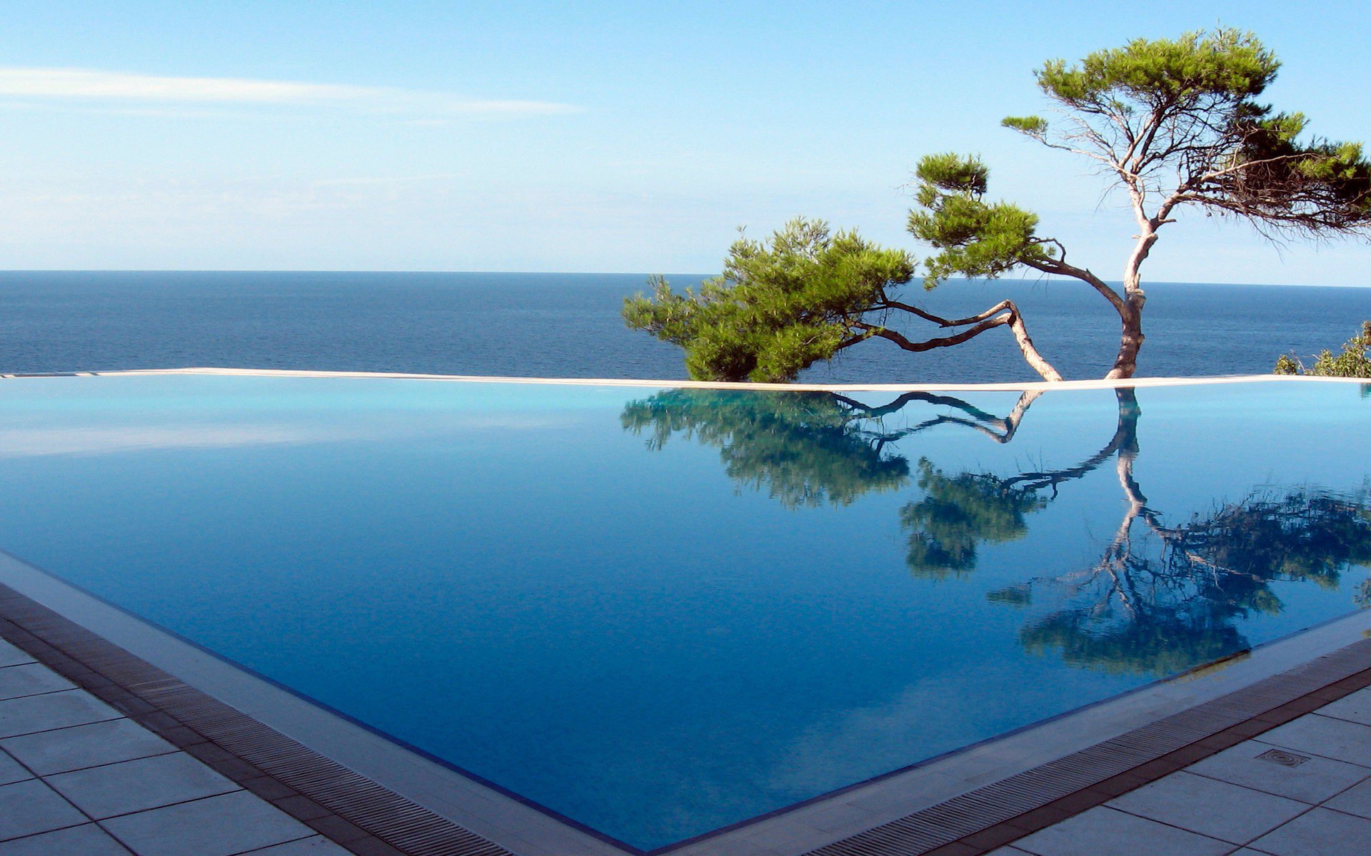 Infinity Pool, A Swimming Pool That Has No Limits ...