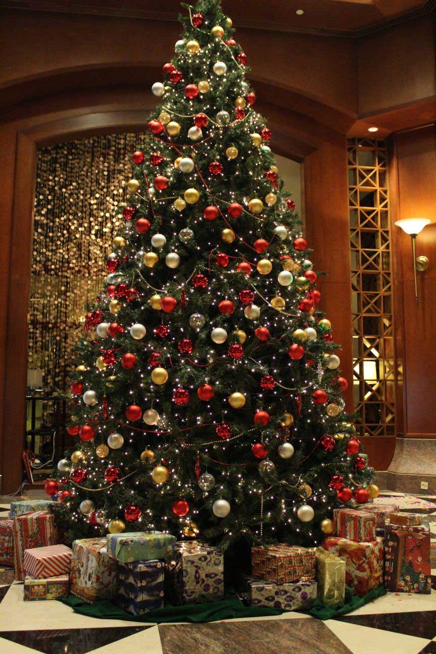 Christmas Tree Decorations Ideas and Tips To Decorate It - InspirationSeek.com