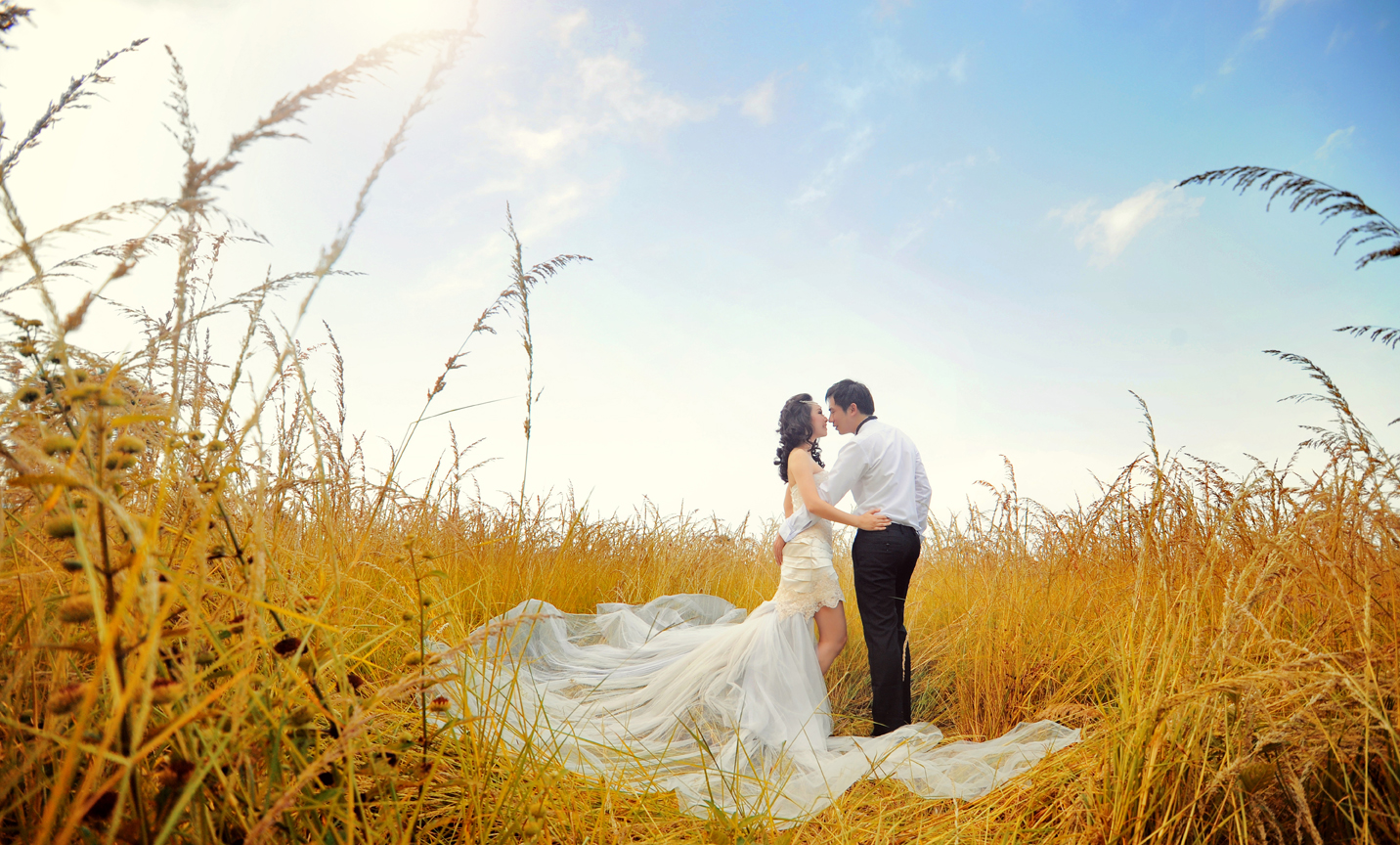 Pre-wedding Photoshoot Ideas, Indoor and Outdoor - InspirationSeek.com