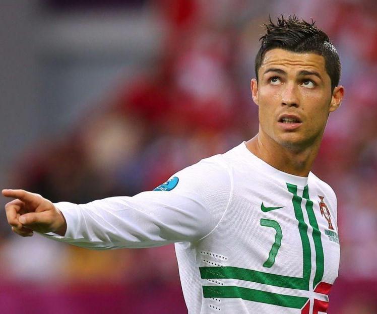 60+ Cristiano Ronaldo Hairstyle from Year to Year - InspirationSeek.com