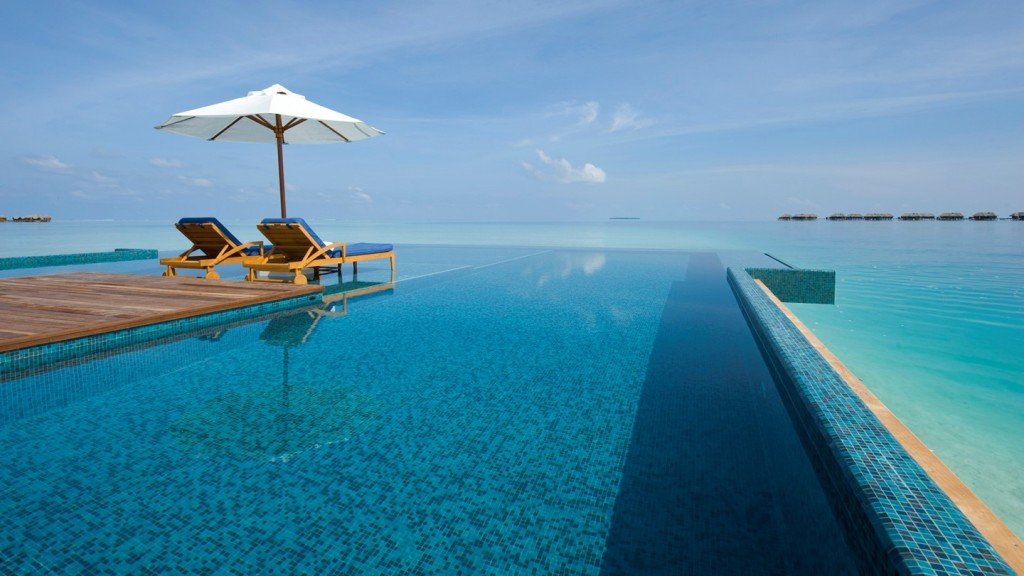 Infinity Pool, A Swimming Pool That Has No Limits – InspirationSeek.com