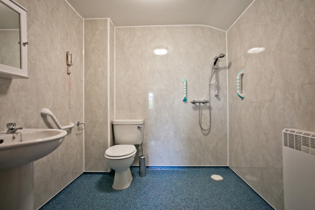 6 Tips to Design A Bathroom For Elderly - InspirationSeek.com