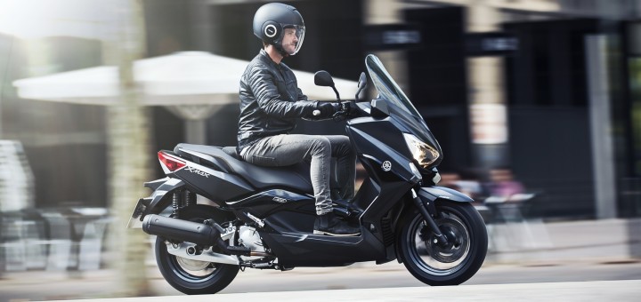 2016 Yamaha X-Max 125 Iron Max Pictures