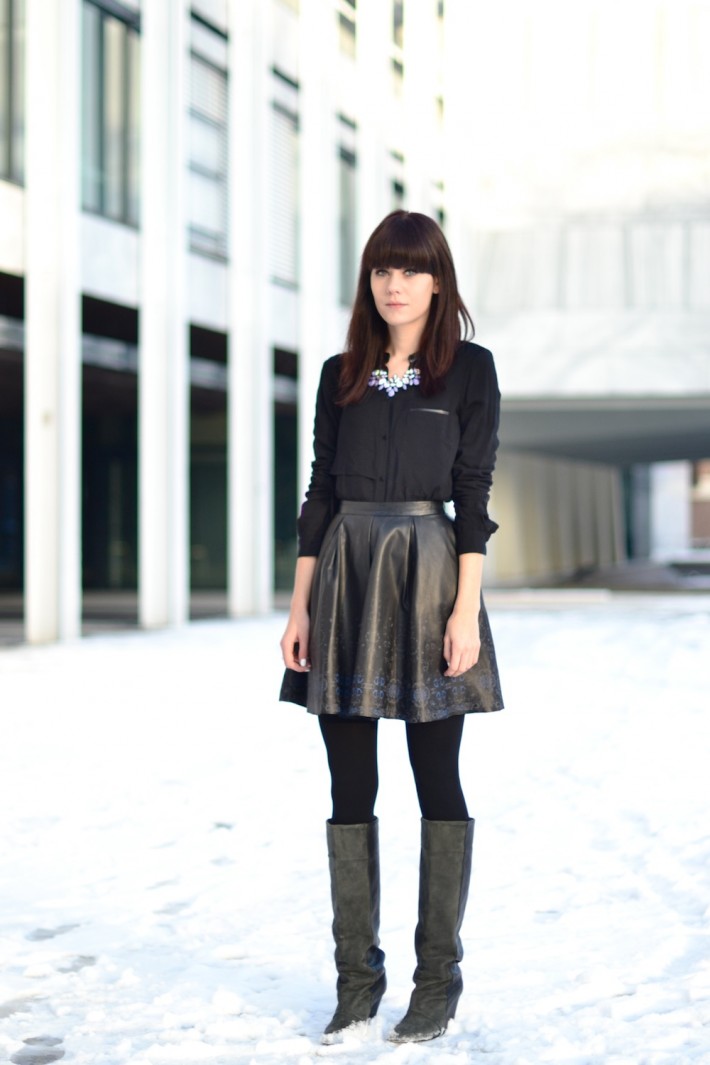 Casual Leather Skirt Outfit Ideas