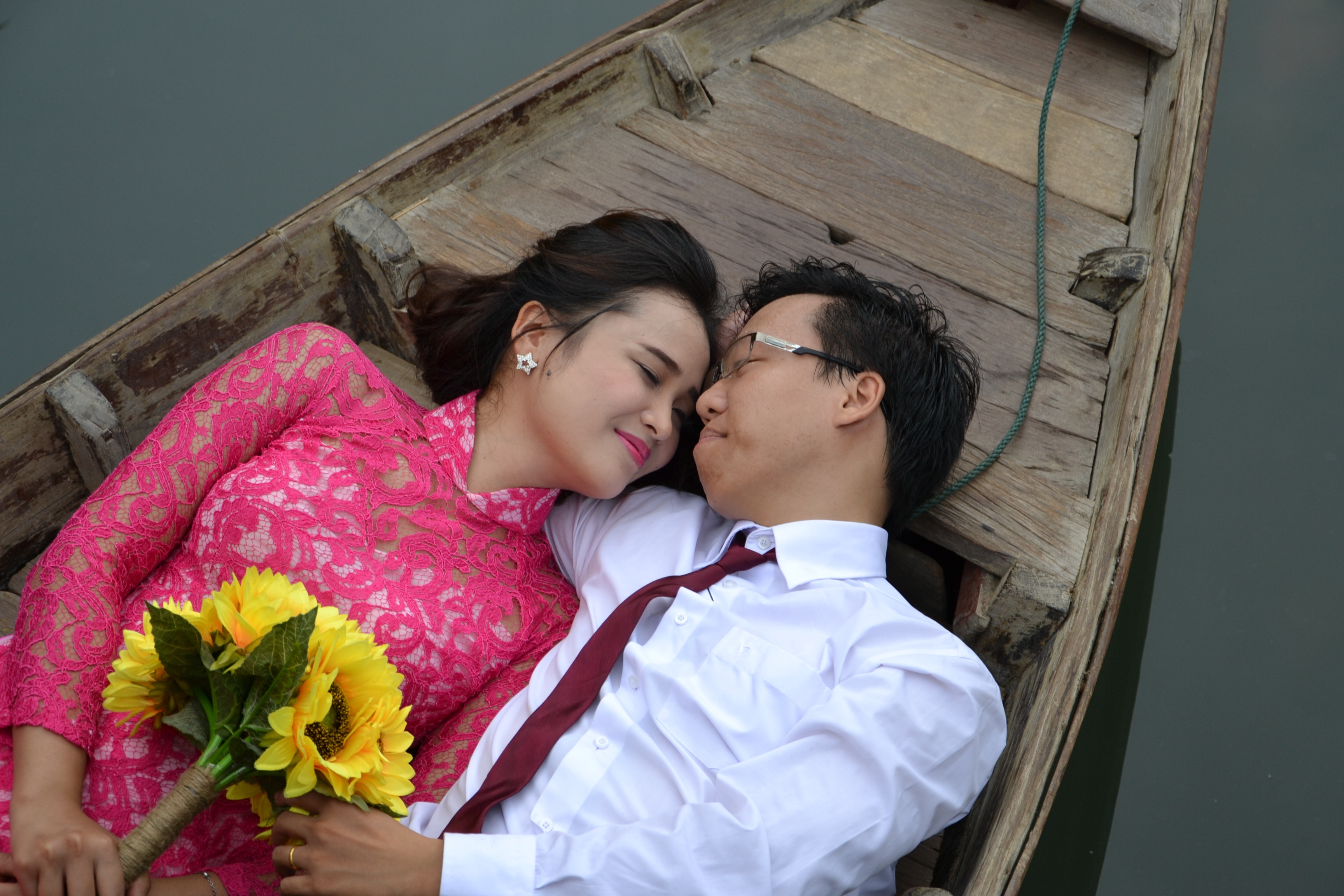 Азиаты любовь. Свадьба азиатов. Необычные пары влюбленных. Свадьба в Китае. Жених в Китае.