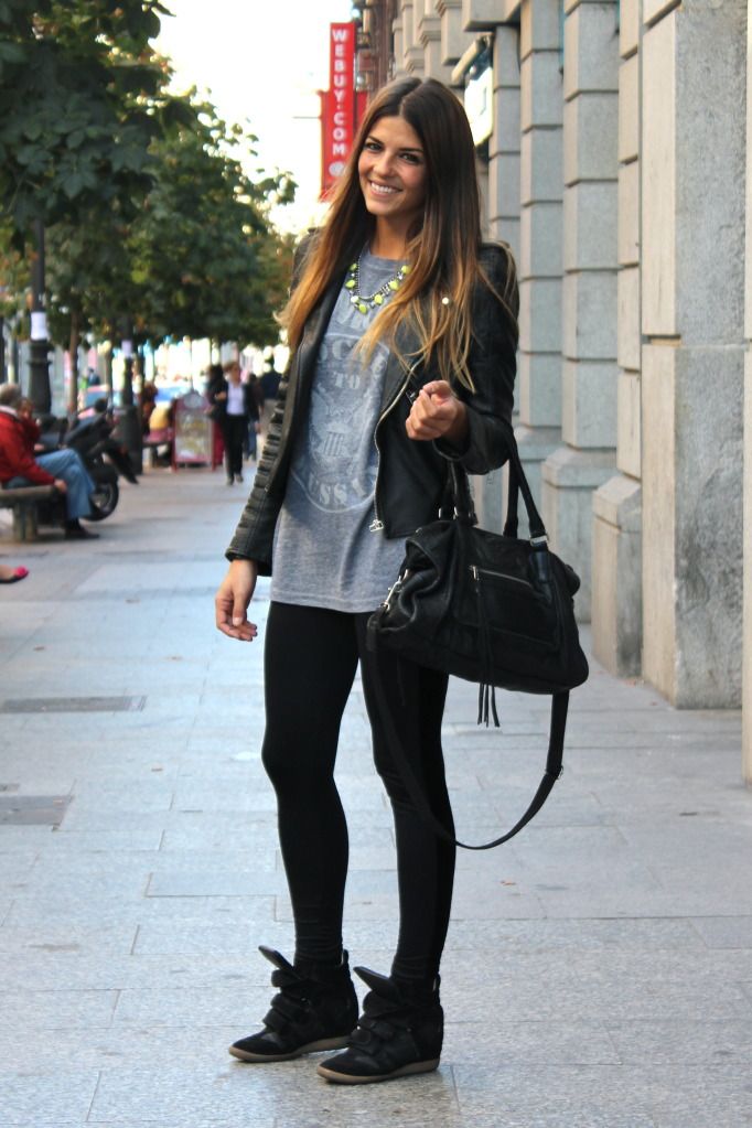 Sneaker Wedges Outfits with Leggings, T-Shirt and Jacket