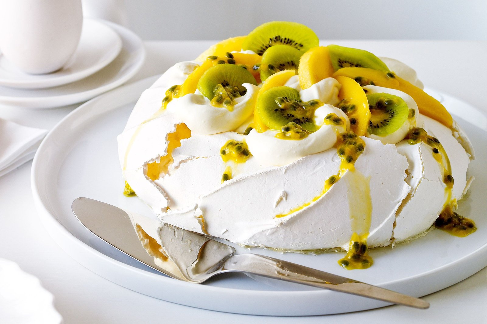 Pavlova, The Typical Australian Dessert - InspirationSeek.com